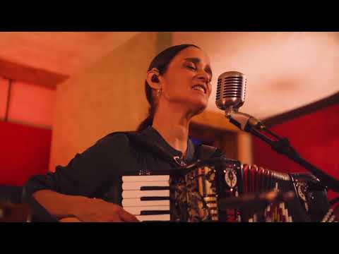Julieta Venegas ft. Mariana Ruzzi, El David Aguilar & Gaby Romero - Andar Conmigo I El Ganzo Session