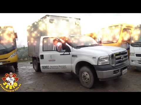 Caminhão da educação leva vários documentos para o porão do Centro Cultural
