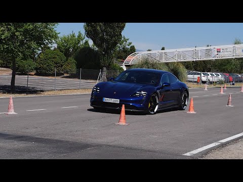 Porsche Taycan Turbo S 2020 – Maniobra de esquiva (moose test) y eslalon | km77.com
