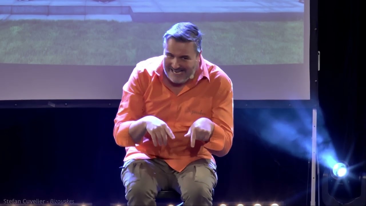 Les amis ! Petit cadeau de Noël avant l'heure ! 😊 Sketch issu de mon spectacle Bizouskes ! 😊