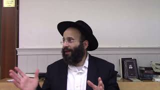 החליף טלית או כובע עם מישהו אחר האם יכול להשתמש? (הרב אלחנן משה נחמנסון) - התמונה מוצגת ישירות מתוך אתר האינטרנט יוטיוב. זכויות היוצרים בתמונה שייכות ליוצרה. קישור קרדיט למקור התוכן נמצא בתוך דף הסרטון