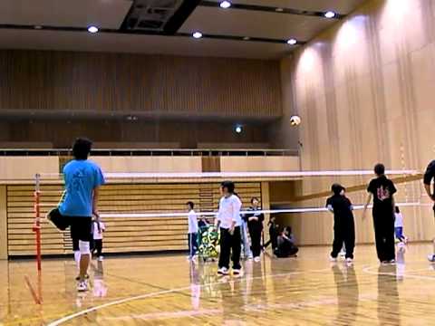 東京有明医療大学バレーボールサークルの練習風景