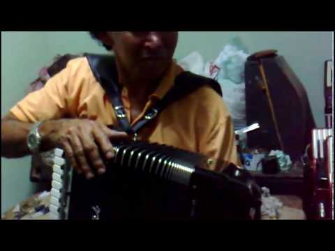 Tocando SANFONA só nos BAIXOS - Quem toca é SIMÃO