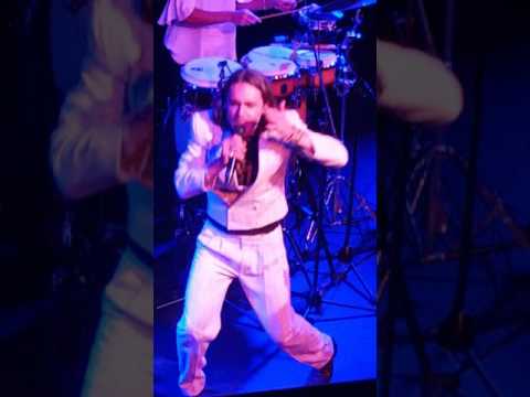 Ryan Molloy singing David Bowie: Ground Control to Major Tom