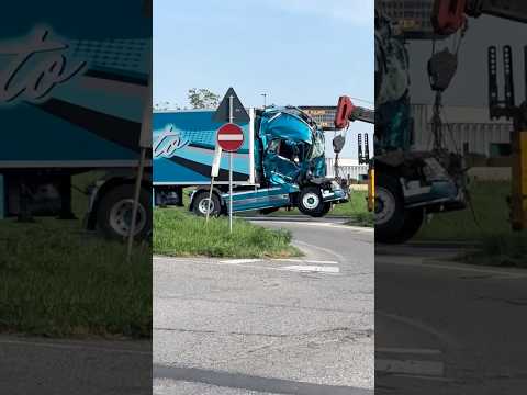 I rischi del nostro lavoro 😞 #truckdriver #truck  #trucker #camion