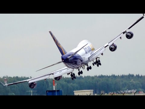 Crosswind Landings during a Storm, Extreme Aborted Landings and Incredible Go-Around Landings