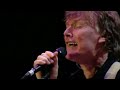 Eric Clapton and Steve Winwood - Them Changes (Live from Madison Square Garden)