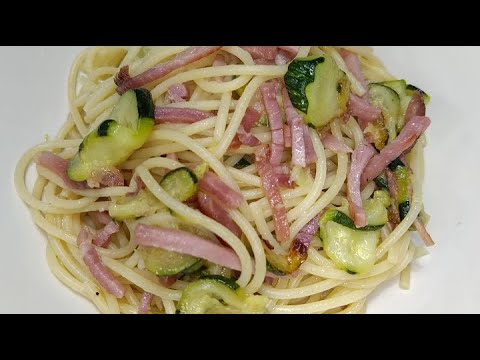 SPAGHETTI ZUCCHINE E SPECK