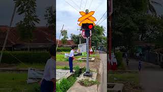 Download lagu Sirine & Lampu XC Perlintasan mp3 Download lagu Sirine & Lampu XC Perlintasan mp3