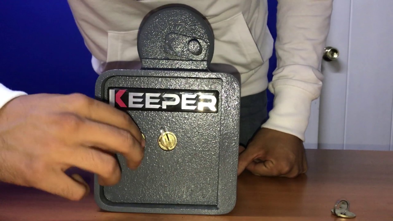 Caja fuerte de lámina con tómbola de doble llave 15x15x30 marca Keeper