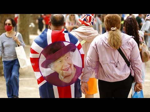 Gottesdienst ohne die Queen, aber mit Harry, Meghan und anderen Royals - Buhrufe für Premier Johnson