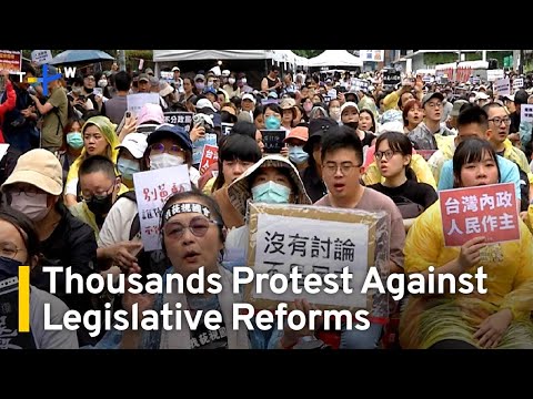 【TaiwanPlus News】立法委員為立法改革提案大打出手，萬人集結抗議 (Legislators Fight, Thousands Protest Over Proposed Legislative Reforms | TaiwanPlus News)