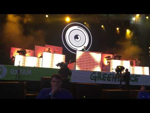 download lagu mp3 mp4 Mark Ronson Valerie Glastonbury, download lagu Mark Ronson Valerie Glastonbury gratis, unduh video klip Mark Ronson Valerie Glastonbury