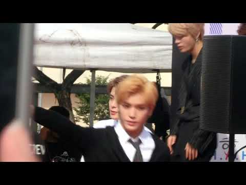 180909-NCT 127 HPF red carpet