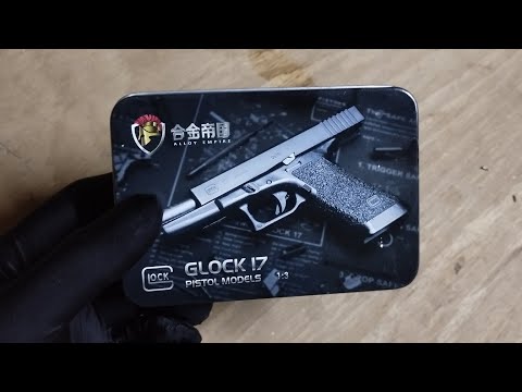 Glock 17 mini pistol keychain