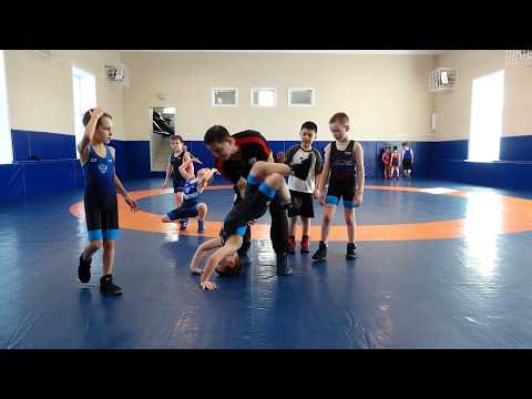 В новом зале греко-римской борьбы «Октябрь» в Бийске вовсю идут тренировки (Бийское телевидение)