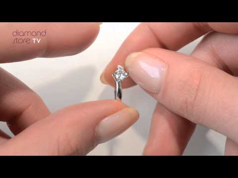 UT24 47XUS - Lovely Lily Platinum Diamond Ring 0.25CT-F-G/VS