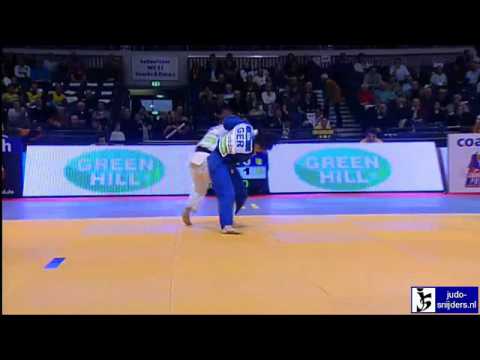 Judo 2010 Grand Prix Dusseldorf: Mareen Kraeh (GER) - Andreea Catuna (ROU) [-52kg].