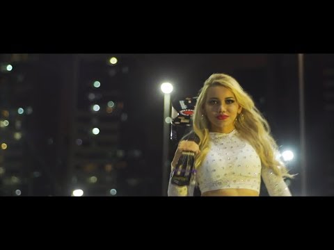 Carla Alves (Loira Marrenta) - A Gata Fecha [Clipe Oficial]