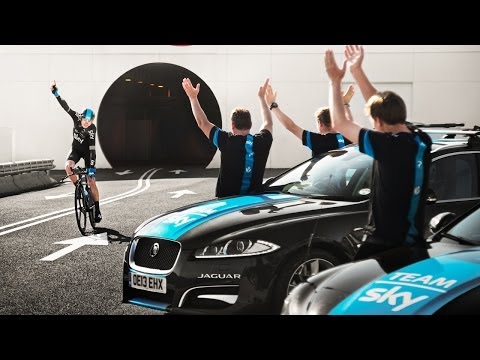 Chris Froome cruza el Eurotunnel en bicicleta