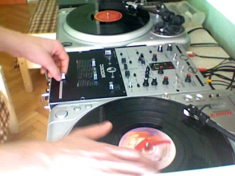 Dj.Piątas - Freestyle scratching by Super Duck Breaks