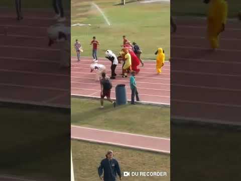 Woody vs Kfc con música de Likin Park