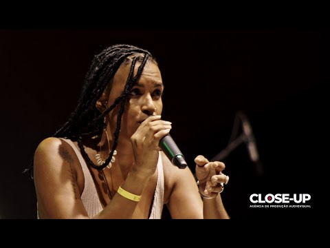 Zubikilla Spencer canta para homenagear o seu pai Nhelas Spencer