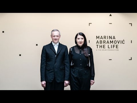 Βίντεο προώθησης του έργου The Life (2019) της [[#Marina Abramović [Μαρίνα Αμπράμοβιτς]#]], σε σκηνοθεσία του [[#Todd&nbsp;Eckert [Τοντ Έκερτ]#]], που παρουσιάστηκε στη Serpentine Gallery του Λονδίνου. Στην παράσταση, το κοινό, μέσω φορετών συσκευών, αλληλεπιδρούσε στον φυσικό χώρο με το εικονικό άβαταρ της καλλιτέχνιδας.