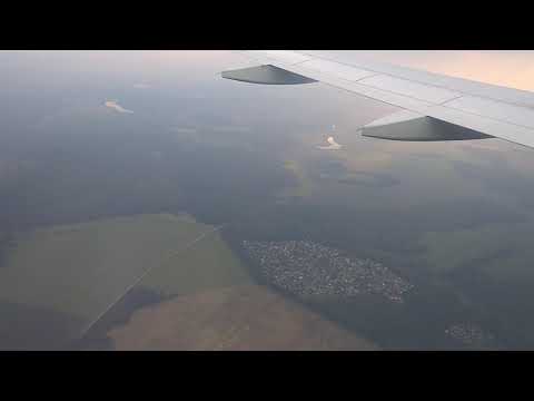 Посадка самолета сквозь облака