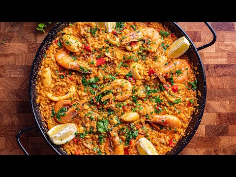 Paella de pollo y mariscos