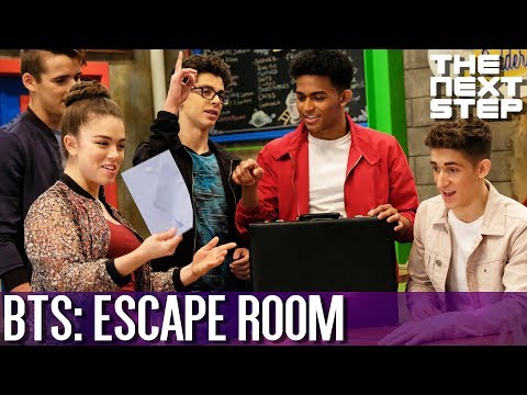 Behind the Scenes: ESCAPE ROOM & IMPERSONATIONS - The Next Step 6