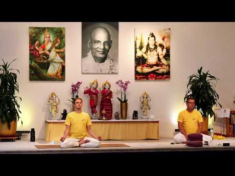 YOGA "Meditatives Halten" mit Mahavira - Yoga Vidya Mittelstufe - Live 16:15 Uhr 29.09.2021