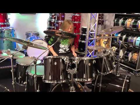 Max Petrén Bach Hansen from Demolizer testing Drum Limousine