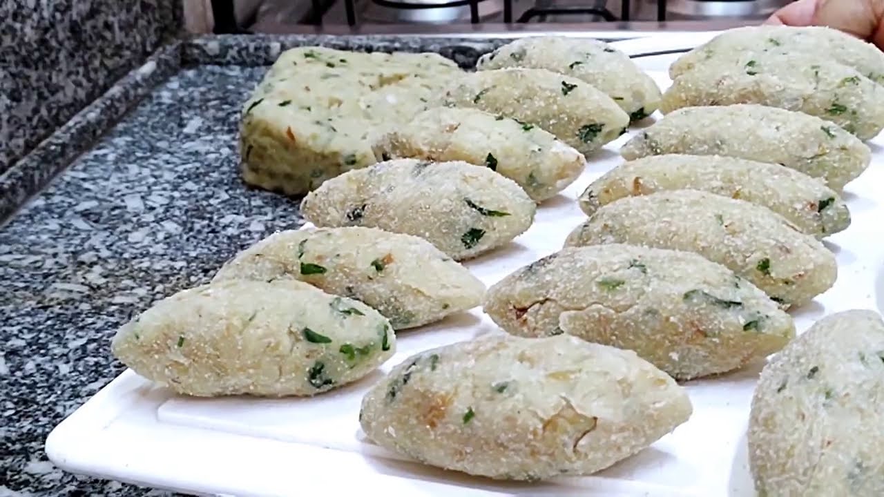 BOLINHO DE BACALHAU FÁCIL SEQUINHO NÃO DESMANCHA QUANDO  FRITA NA SEMANA SANTA NÃO PODE FALTAR