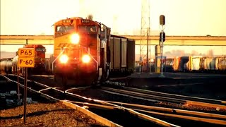 preview picture of video 'BNSF action at Pasco Amtrak station'