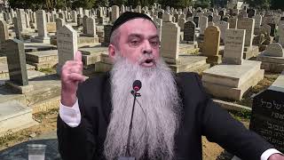 המתים מקנאים בחיים! #הרב_רפאל_זר בסרטון מחזק! (הרב רפאל זר) - התמונה מוצגת ישירות מתוך אתר האינטרנט יוטיוב. זכויות היוצרים בתמונה שייכות ליוצרה. קישור קרדיט למקור התוכן נמצא בתוך דף הסרטון