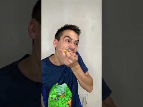 Tipos de pessoas comendo salgadinho 😂