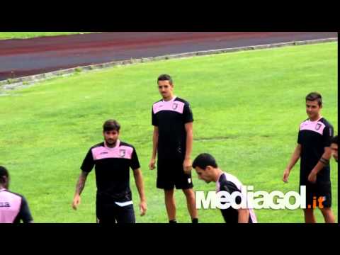 Feddal entra in campo per la prima volta con i compagni del Palermo 2-08-2014 by Mediagol.it