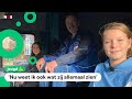 Kinderen krijgen les van vrachtwagenchauffeurs