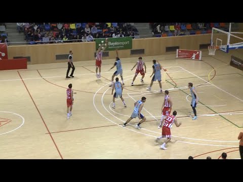 Victòria del Club Bàsquet Vic, que se situa líder en solitari