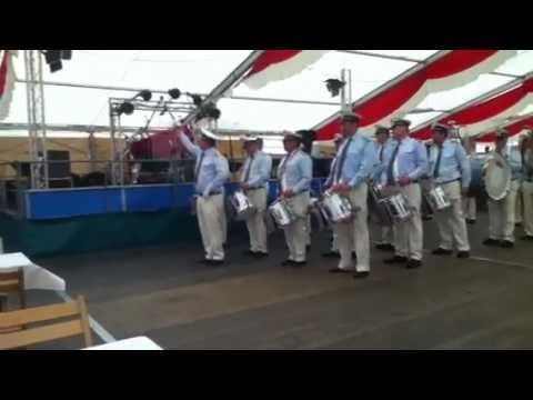 Schützenfest Wevelinghoven 2011 Einmarsch ins Zelt Teil 1