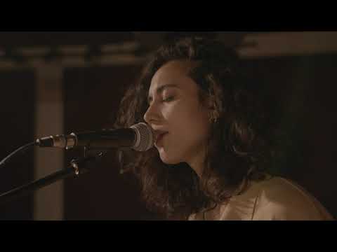 Pau Vegas - Un día más (ft. Yoly Saa y Eva McBel) [Directo en estudio]