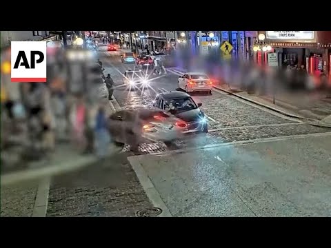 4 killed as Florida police chase ends with car crashing into a bar