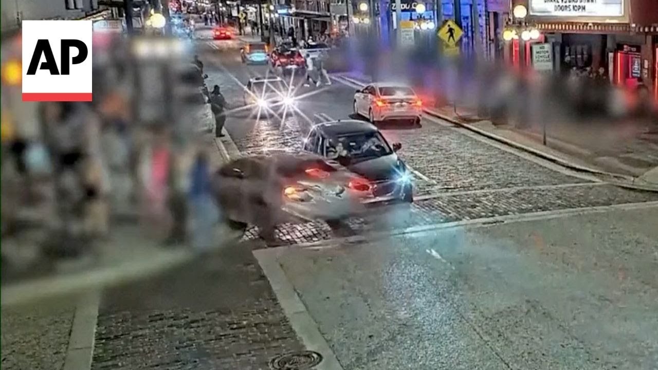 4 killed as Florida police chase ends with car crashing into a bar