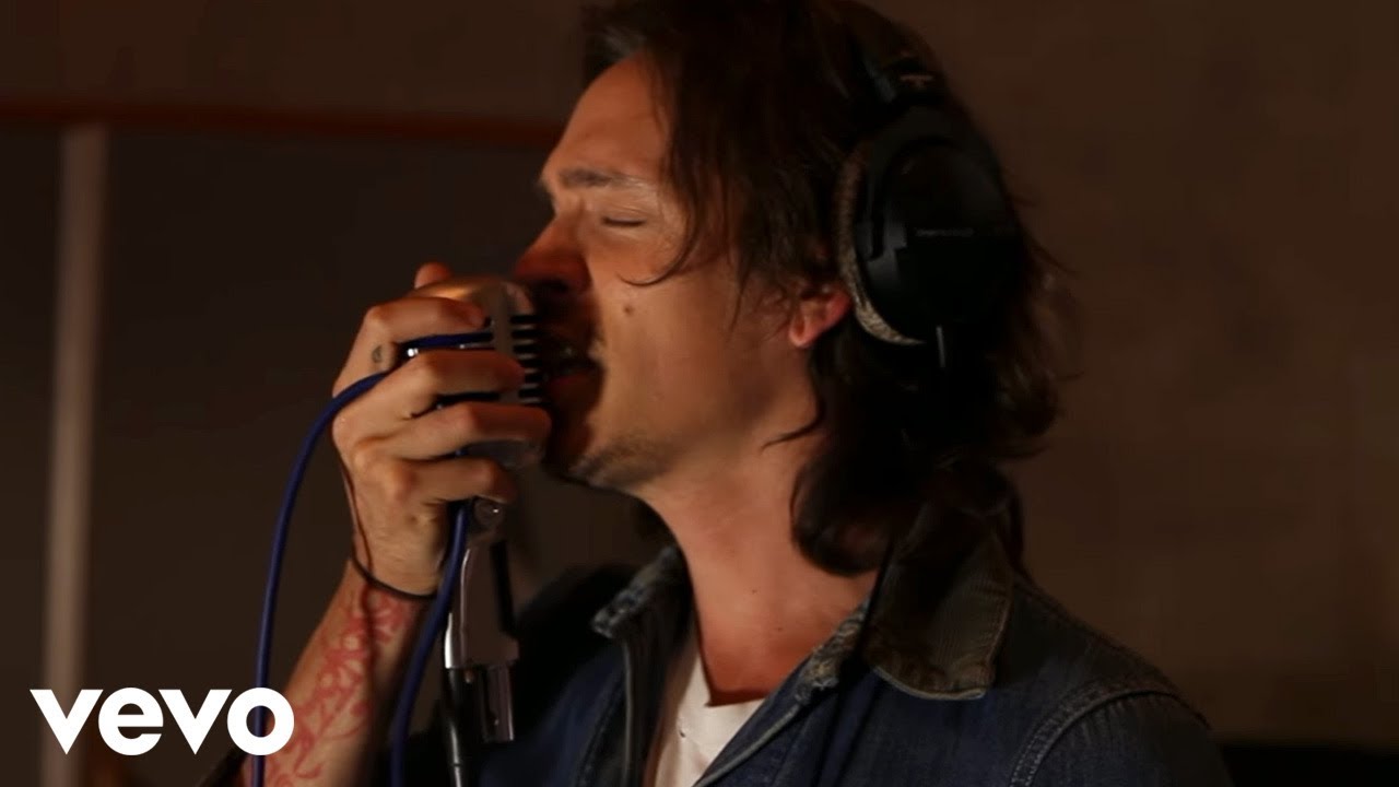 Incubus - Friends and Lovers (Video - Live In Studio) - YouTube