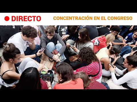 Concentración de protesta ante el Congreso de los diputados | RTVE Noticias