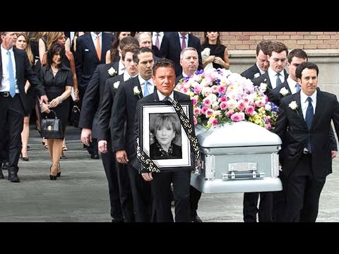 Tod von Hannelore Hoger: Mit Blumen und Tränen Abschied von der deutschen Kinolegende „Bella Block“