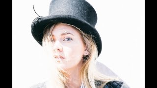 Ella Loudon : Futuristic World With Rifles video