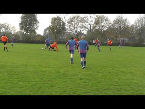 12 nov 2011 CSW 8 - VV De Meern 8 com 6-3 mooie actie Rene