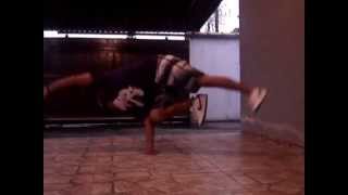 preview picture of video 'bboy mover  storm treinando balance 2011'